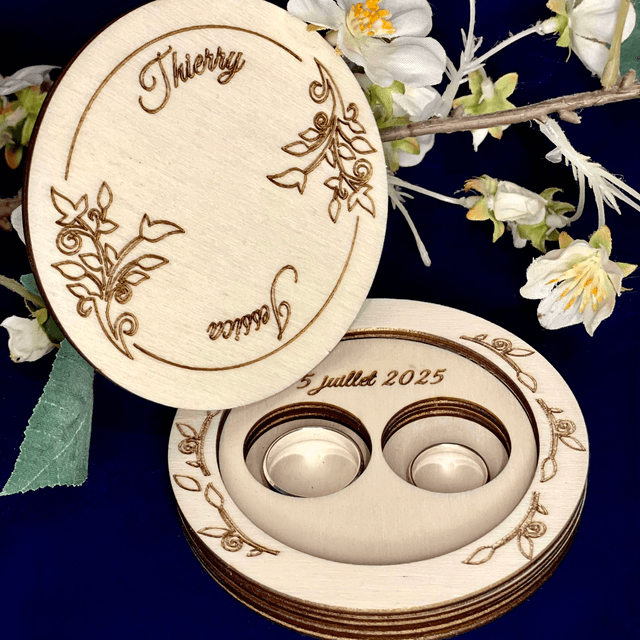 Boîte à alliances ronde en bois –  Personnalisée