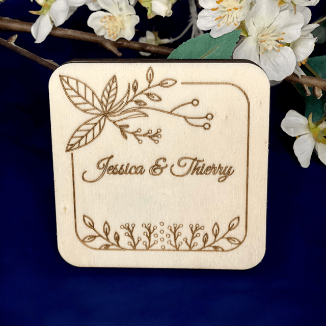 Boîte à alliances carrée en bois – Personnalisée