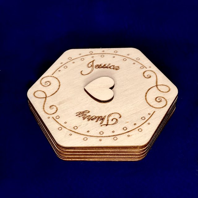 Boîte à alliances hexagonale en bois – Personnalisée