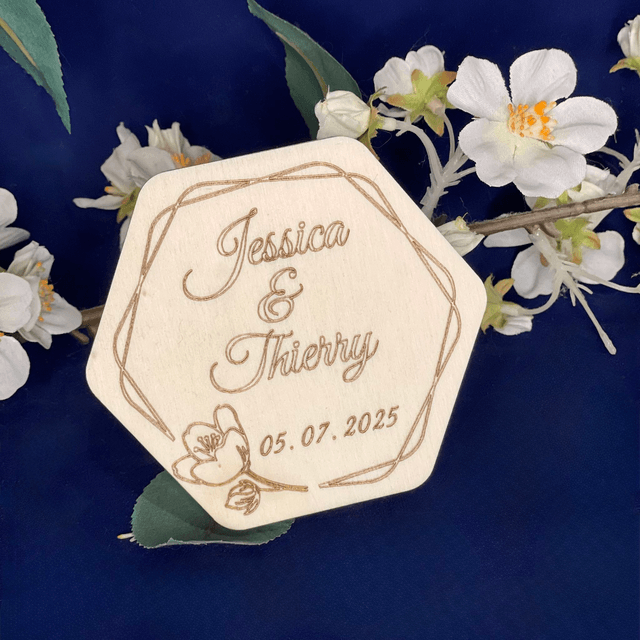 Boîte à alliances hexagonale en bois – Personnalisée